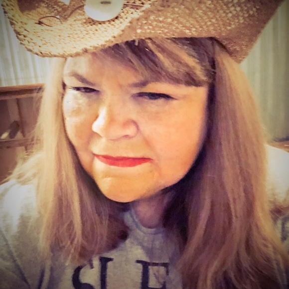 Meet your Posher, Wendy - Picture 2 of 4